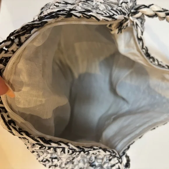 Ernest Large Crochet Shoulder Bag – Sustainable Recycled Plastic Tote bag - Picture 3 of 9